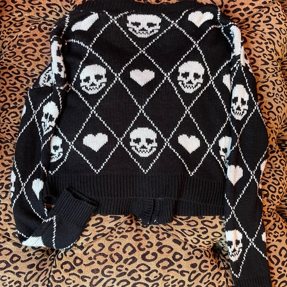 No Boundaries Black and White Skull Cardigan - Picture 3 of 3